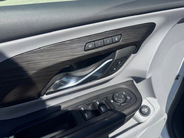 Used 2024 GMC Terrain SLT w/ Infotainment Package II image 12