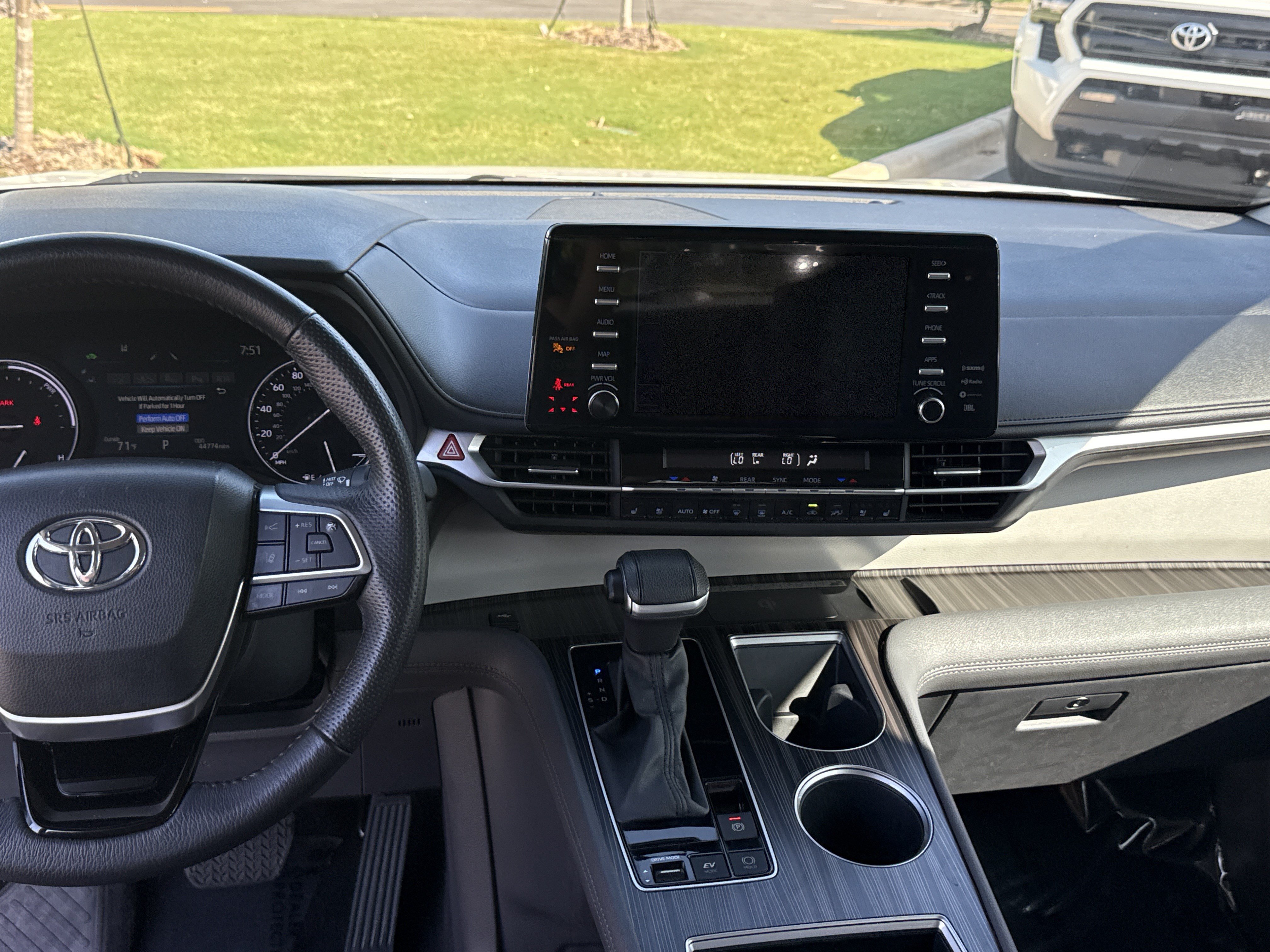 Used 2023 Toyota Sienna Limited FWD image 31