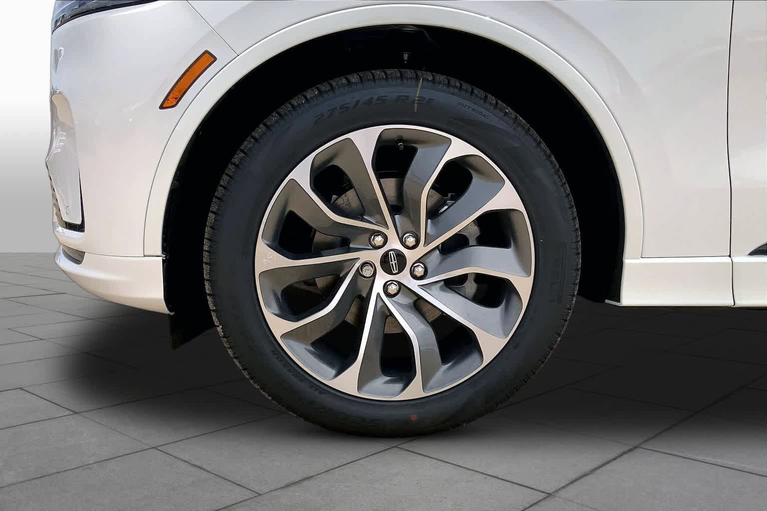 New 2026 Lincoln Aviator 2WD w/ Jet Appearance Package image 11