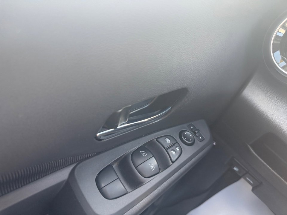Used 2022 Nissan Kicks SV w/ Interior Electronics Package FWD image 32