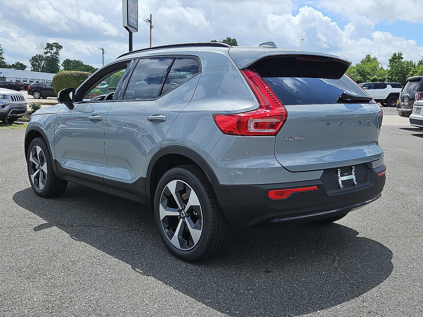 New 2026 Volvo XC40 B5 Plus w/ Protection Package Premier AWD/4WD image 4