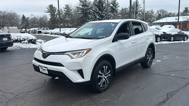 Used 2018 Toyota RAV4 LE image 2