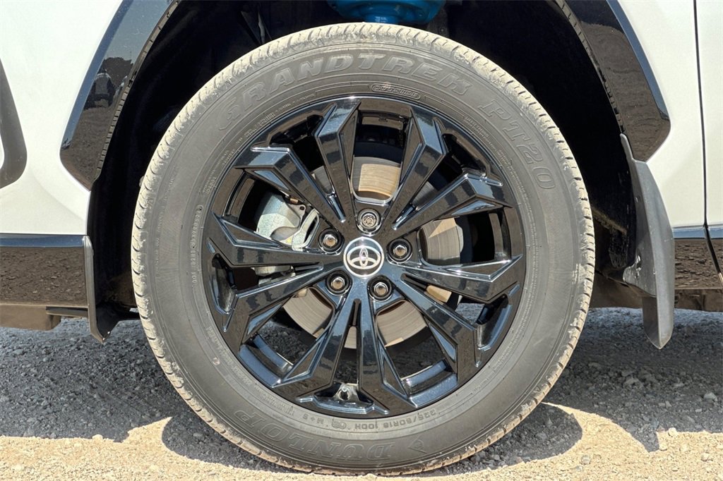 Used 2024 Toyota RAV4 SE image 28