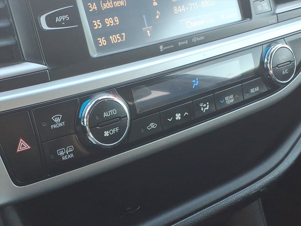 Used 2017 Toyota Highlander SE image 22
