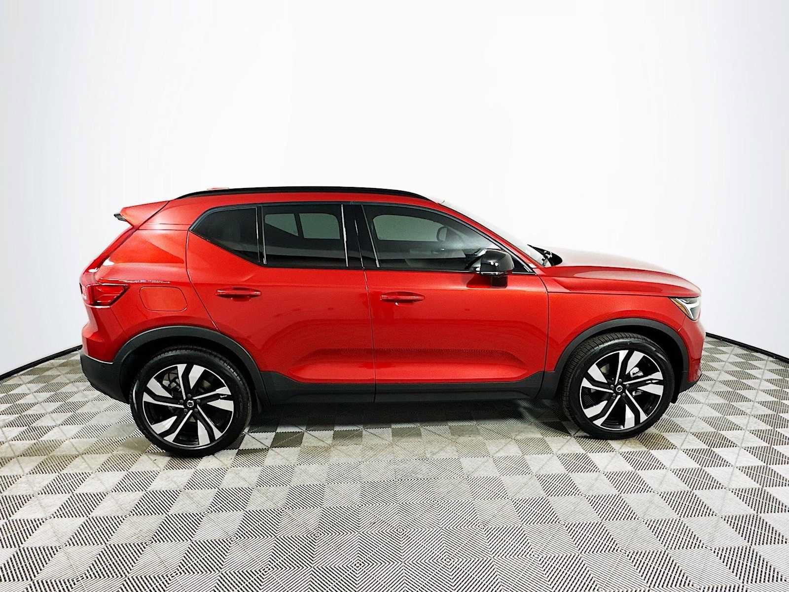Used 2025 Volvo XC40 B5 Ultra w/ Climate Package AWD/4WD image 8