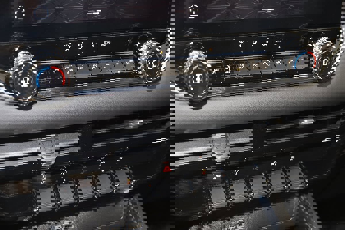 Used 2023 GMC Canyon Elevation w/ Convenience Package image 32