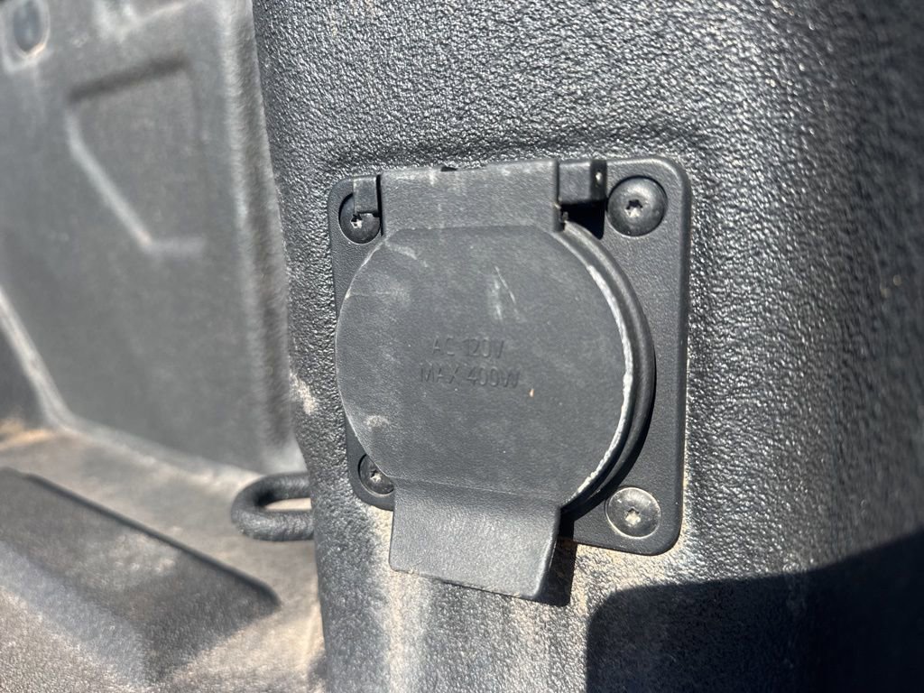 Used 2023 GMC Sierra 2500 SLT w/ SLT Premium Package image 6