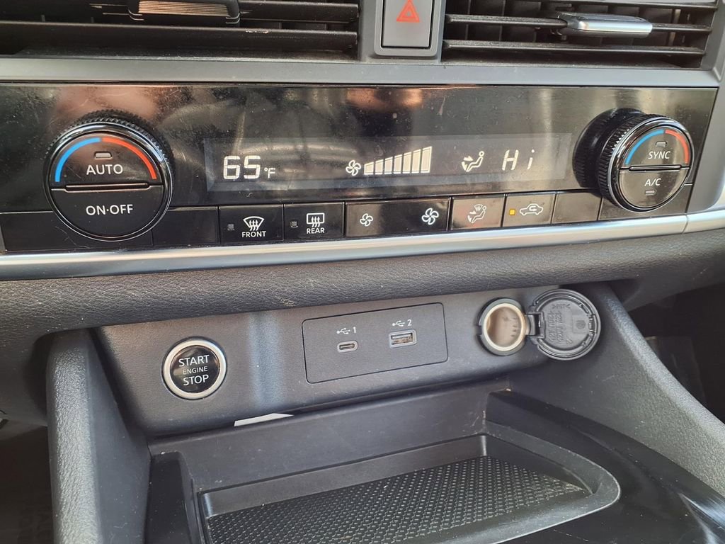 Used 2023 Nissan Rogue SV image 9