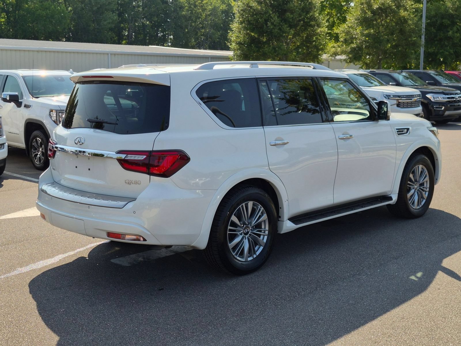 Used 2023 INFINITI QX80 Luxe w/ Cargo Package AWD/4WD image 3
