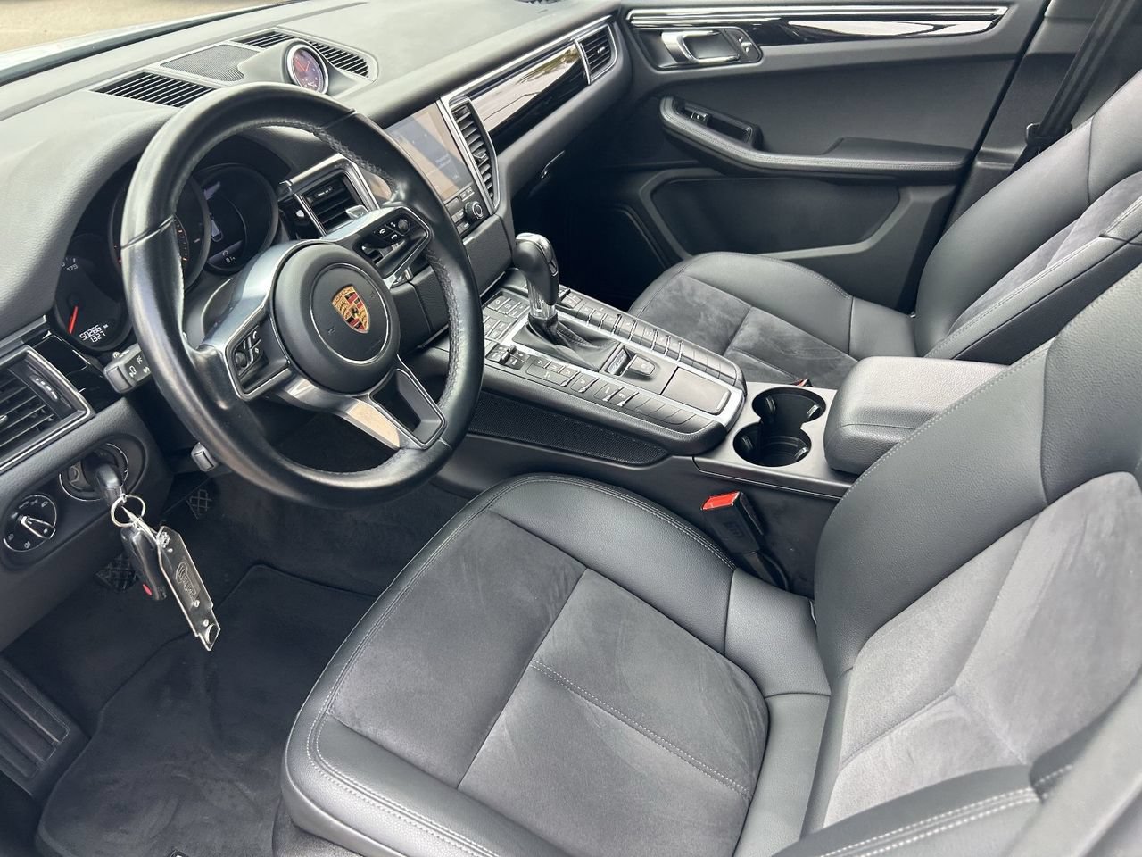 Used 2017 Porsche Macan AWD/4WD image 27