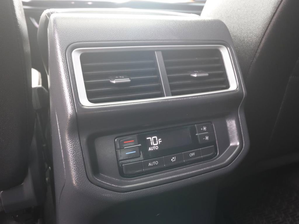 Used 2025 Volkswagen Atlas SE image 15