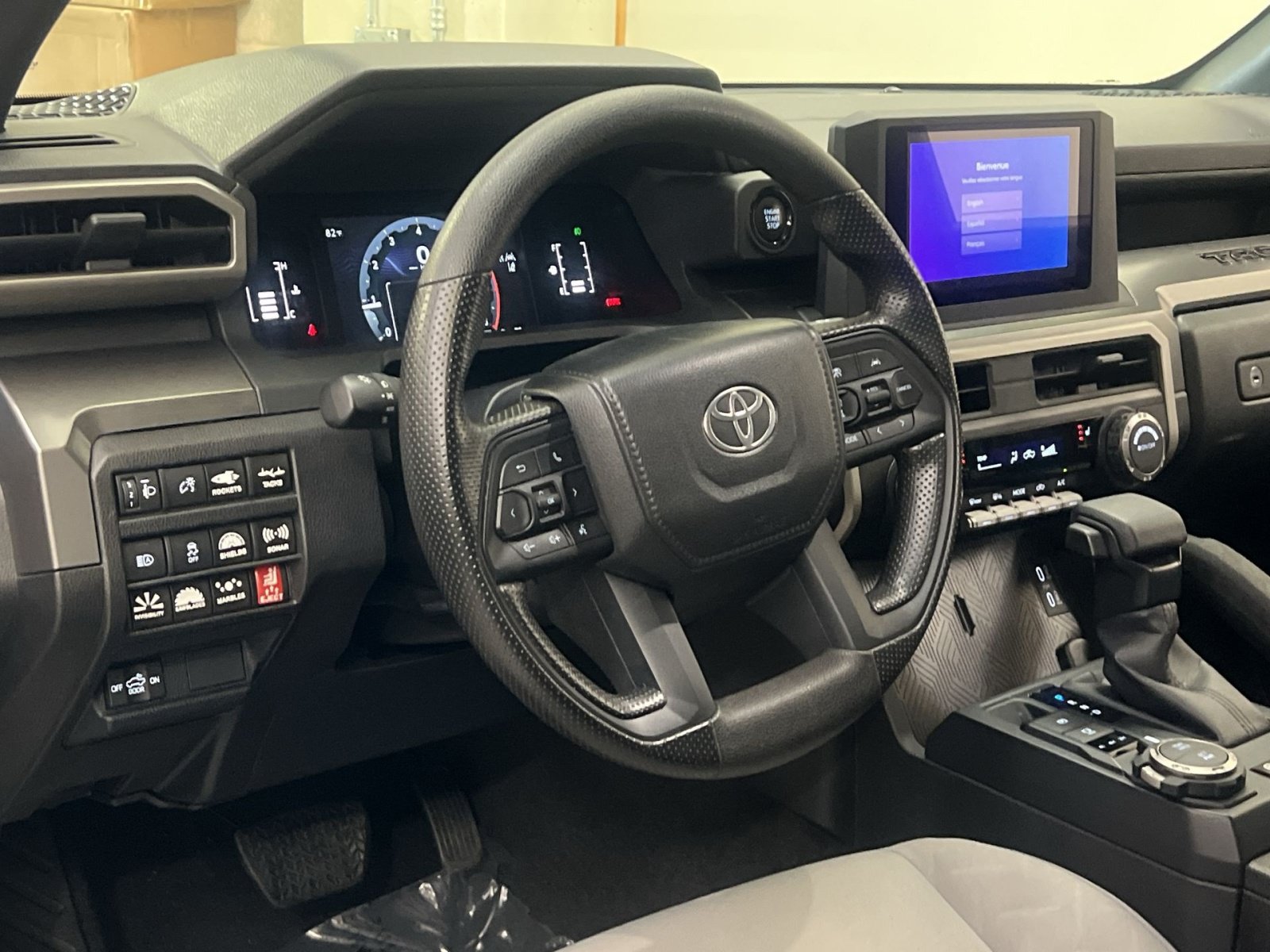Used 2024 Toyota Tacoma SR5 AWD/4WD image 15
