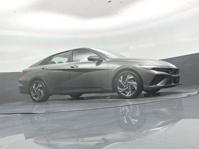 Used 2025 Hyundai Elantra SEL FWD image 38
