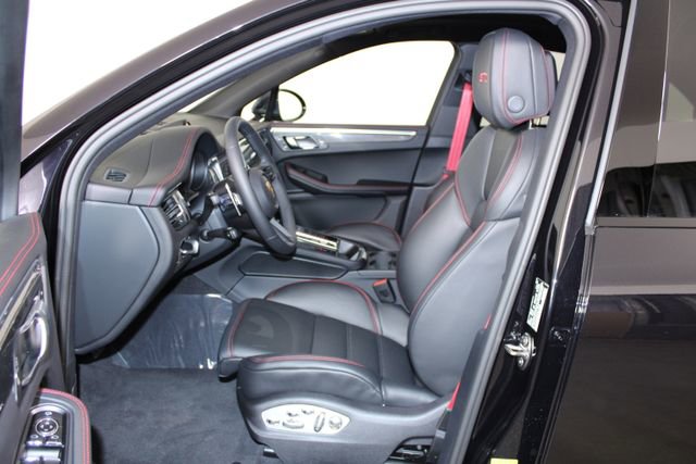 New 2026 Porsche Macan GTS image 5