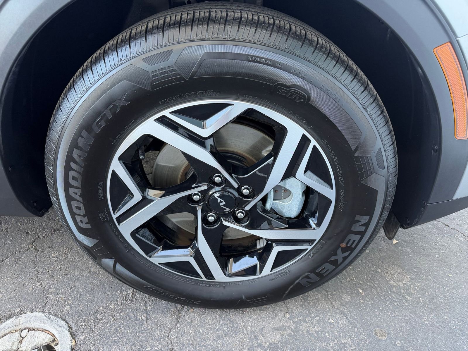 Used 2025 Kia Sportage LX image 29