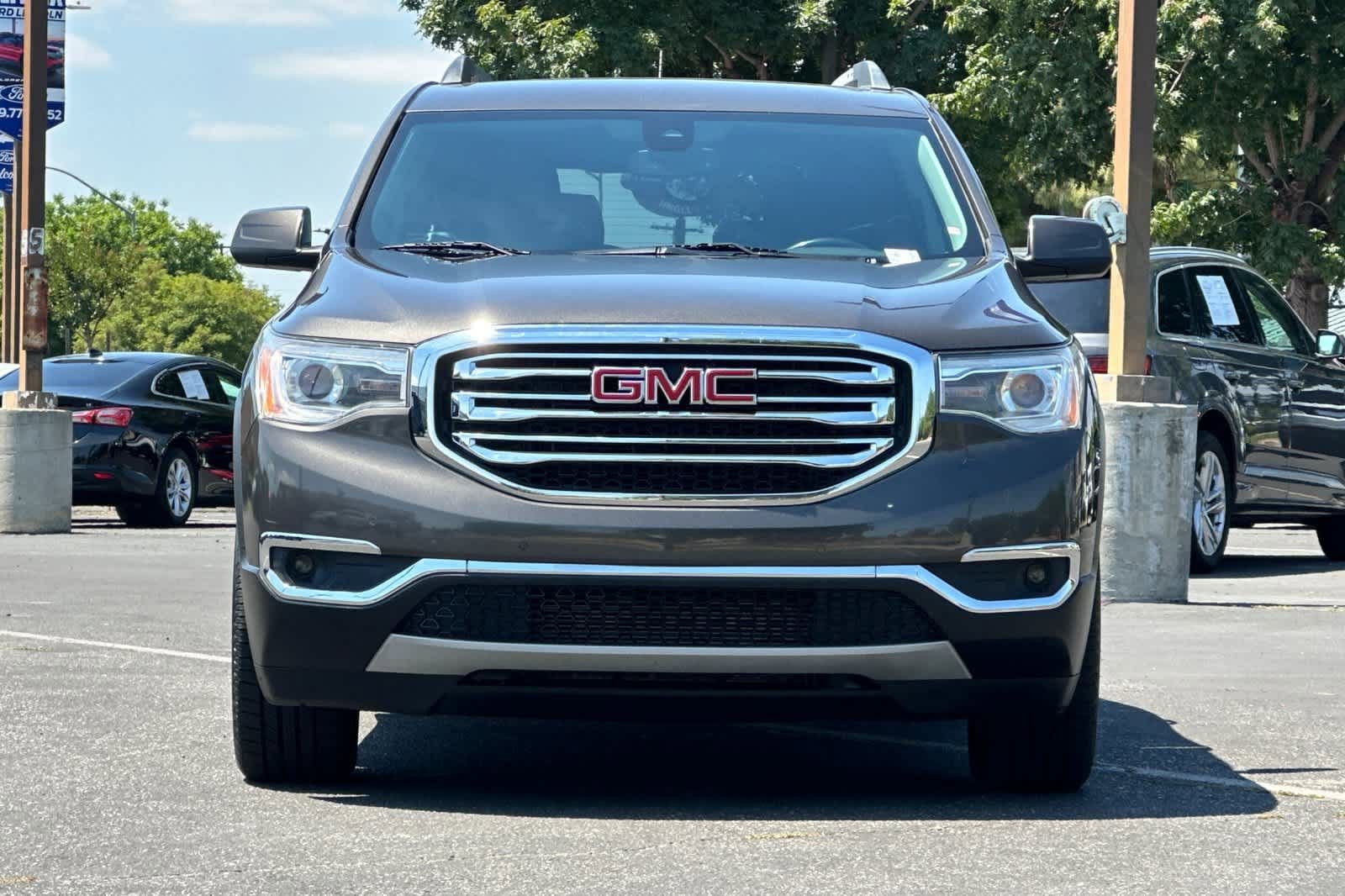 Used 2019 GMC Acadia SLT w/ LPO, Cargo Package FWD image 10