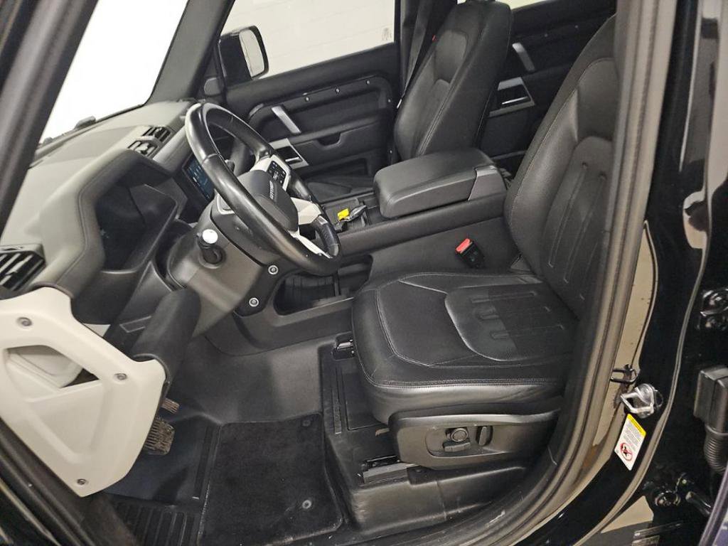 Used 2022 Land Rover Defender 110 X-Dynamic HSE image 4