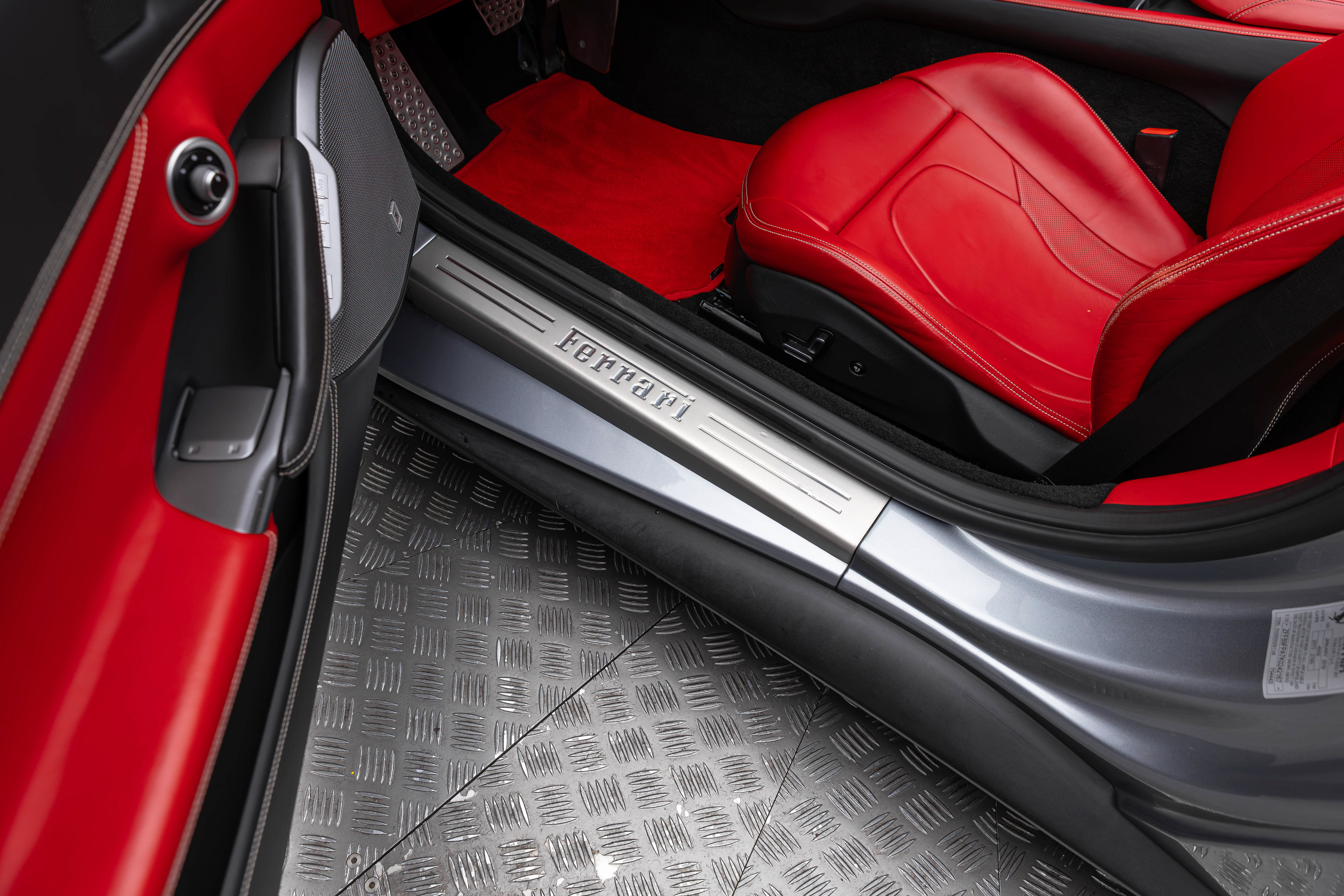 Certified 2019 Ferrari Portofino RWD image 16