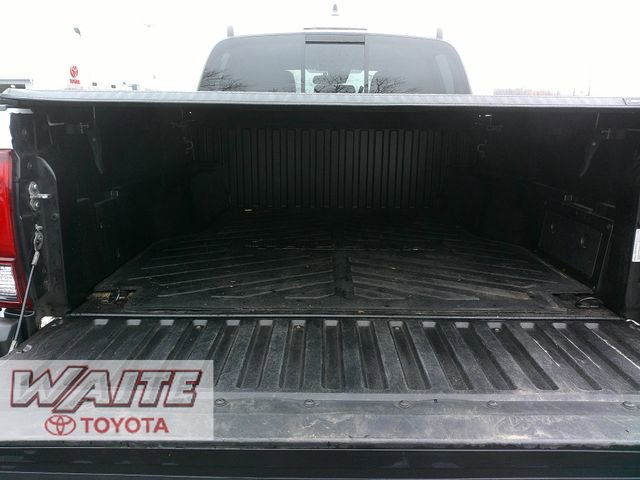 Used 2022 Toyota Tacoma SR5 AWD/4WD image 4