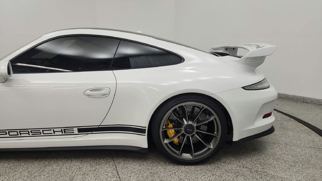 Used 2015 Porsche 911 GT3 RWD image 4