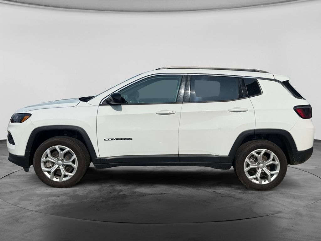 Used 2024 Jeep Compass Latitude AWD/4WD image 5
