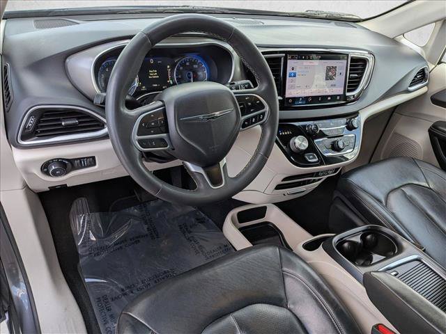 Used 2022 Chrysler Pacifica Touring-L FWD image 10