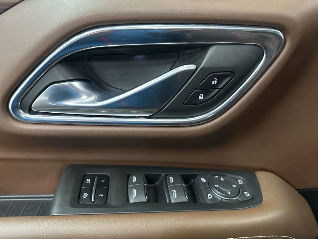 Used 2023 Chevrolet Suburban High Country image 18