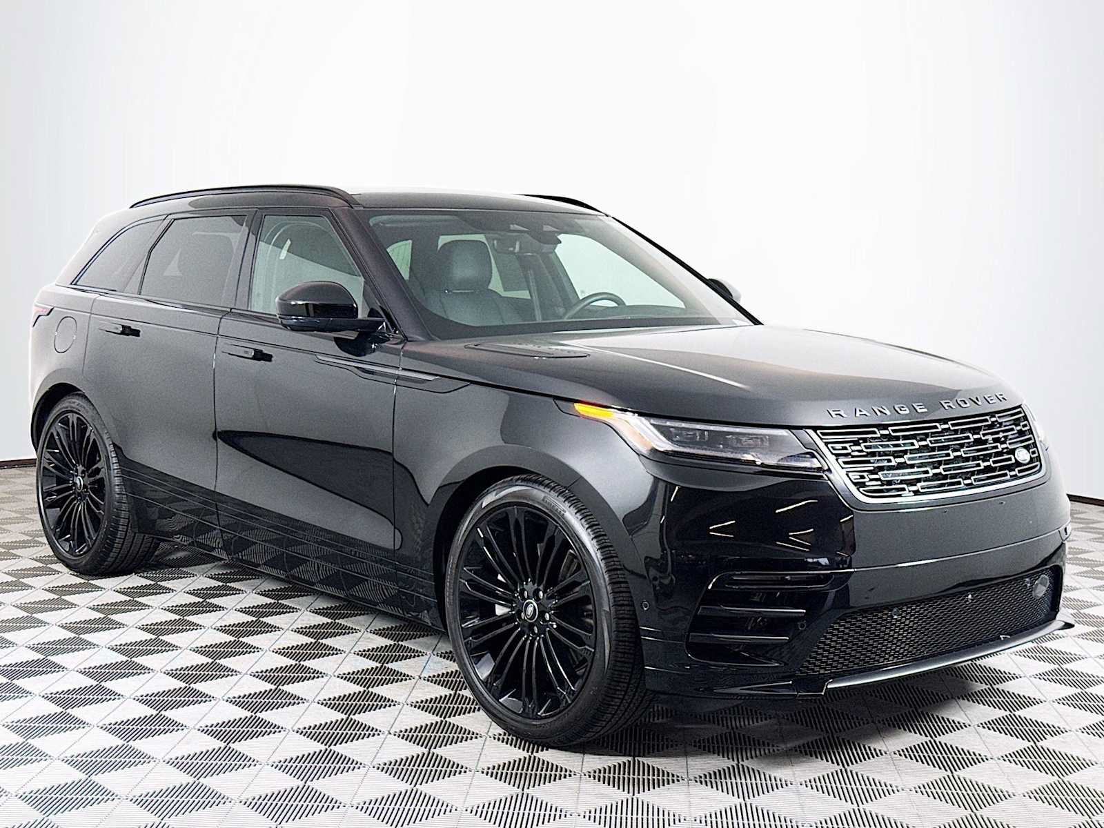 Used 2026 Land Rover Range Rover Velar Dynamic SE AWD/4WD image 3