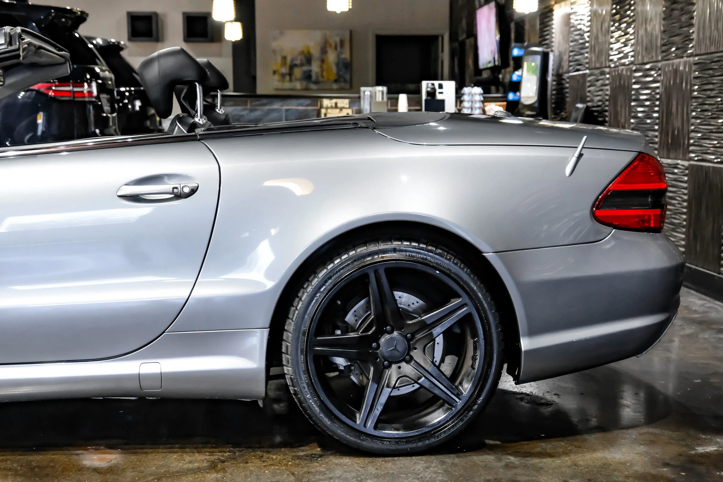 Used 2011 Mercedes-Benz SL 550 w/ Premium I Pkg image 13