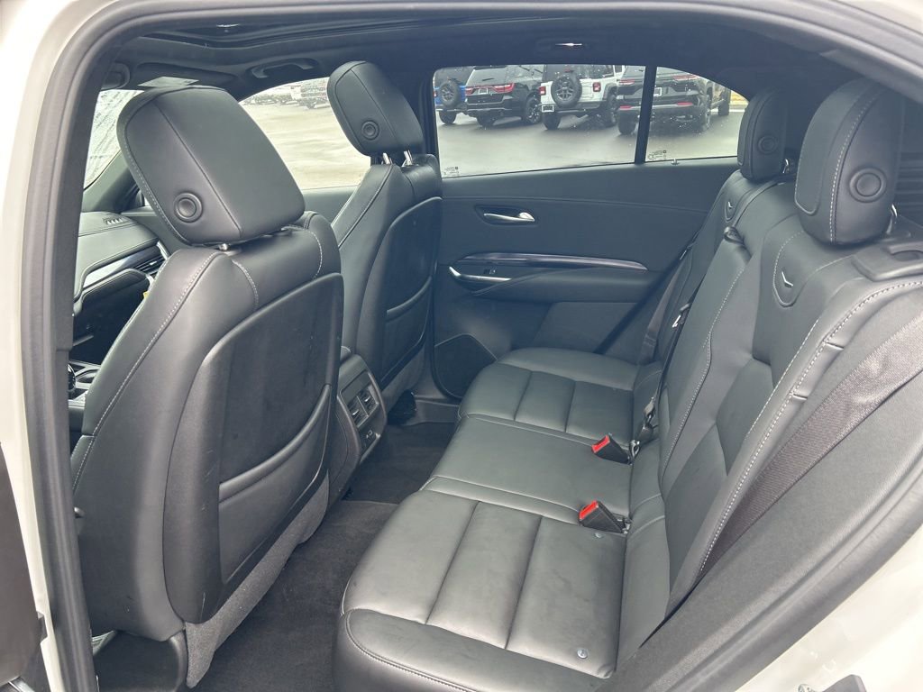 Used 2023 Cadillac XT4 Luxury w/ Cold Weather Package image 18