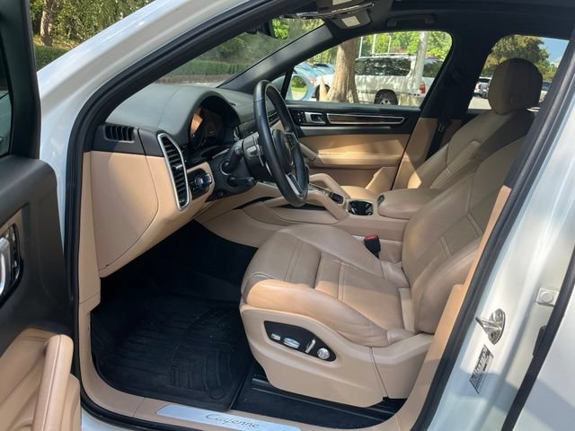Used 2020 Porsche Cayenne AWD/4WD image 5