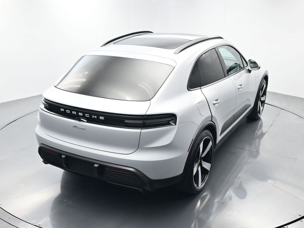 Certified 2025 Porsche Macan Electric image 39