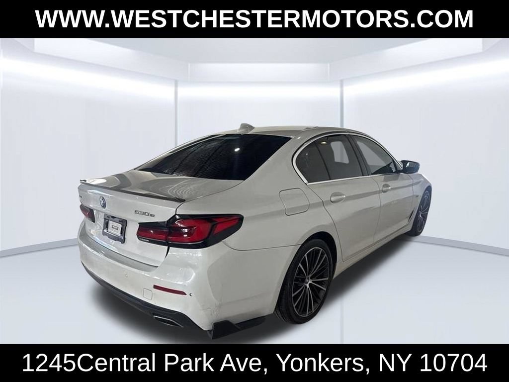 Used 2022 BMW 530e xDrive w/ Premium Package AWD/4WD image 4