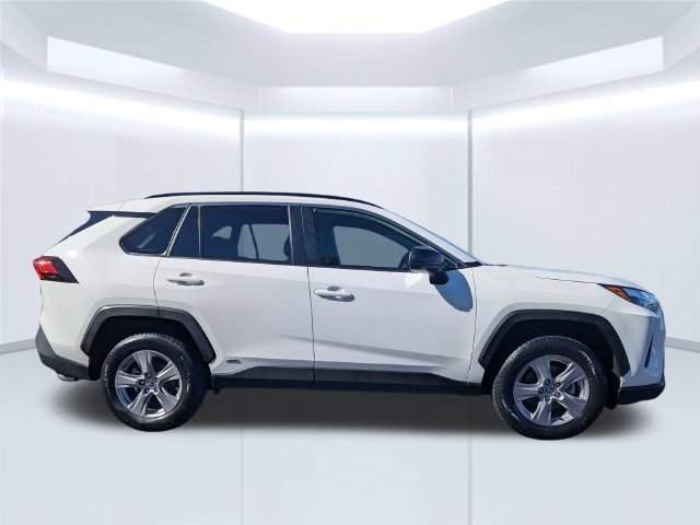 Certified 2025 Toyota RAV4 LE AWD/4WD image 4