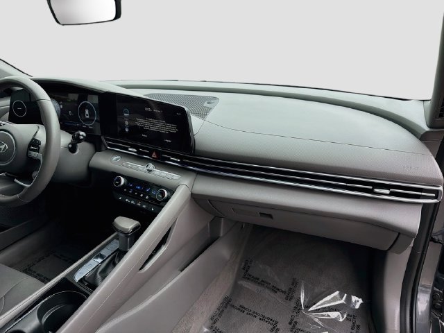 Used 2025 Hyundai Elantra SEL FWD image 27
