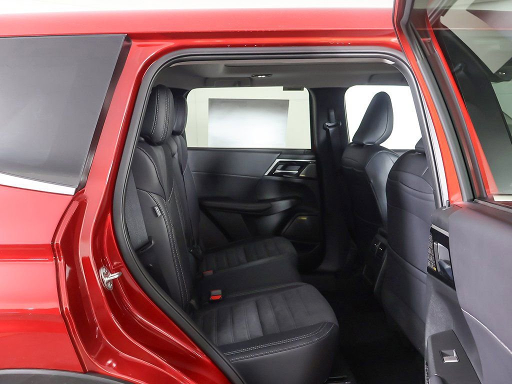 New 2026 Mitsubishi Outlander SE image 35