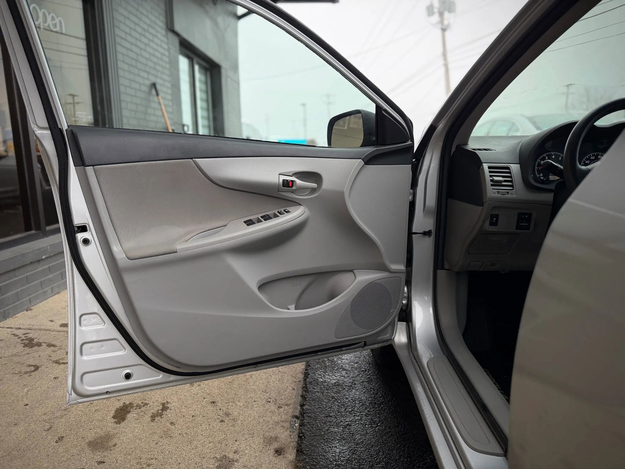 Used 2012 Toyota Corolla L image 7