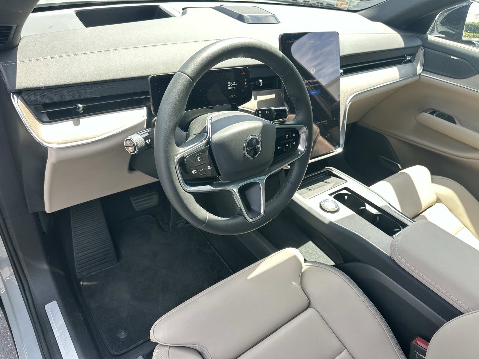Certified 2025 Volvo EX90 Ultra AWD/4WD image 9