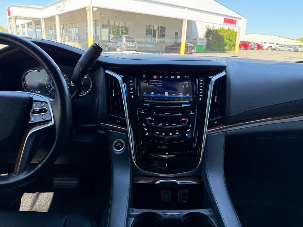 Used 2016 Cadillac Escalade Luxury AWD/4WD image 26