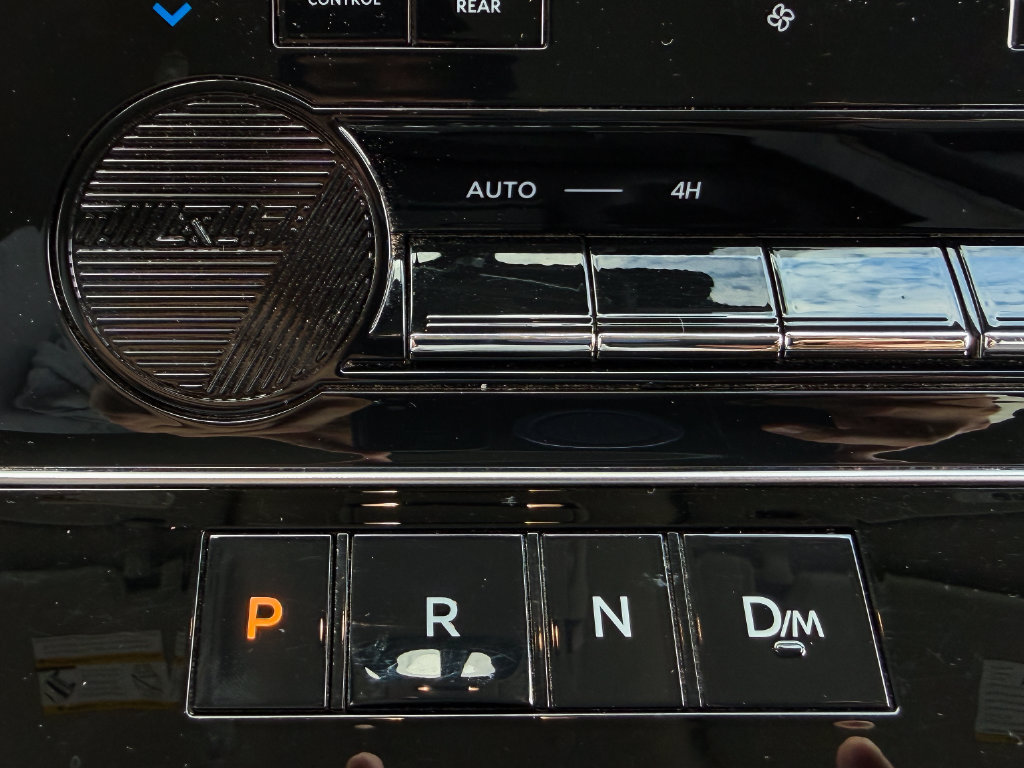 Certified 2025 Nissan Armada SV AWD/4WD image 12