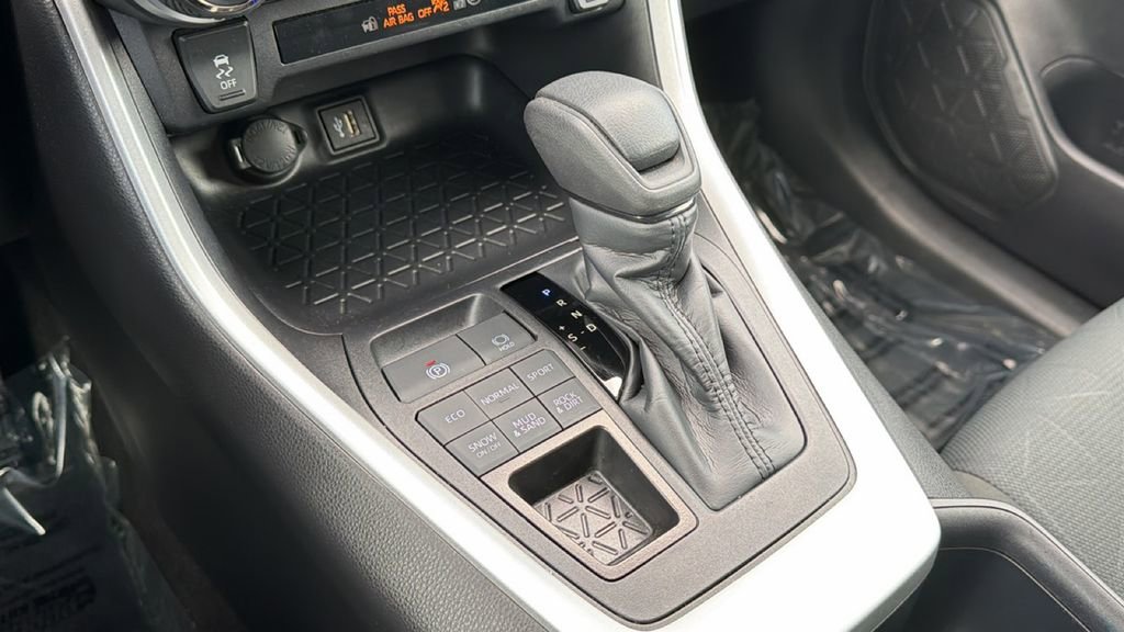 Certified 2025 Toyota RAV4 XLE AWD/4WD image 31
