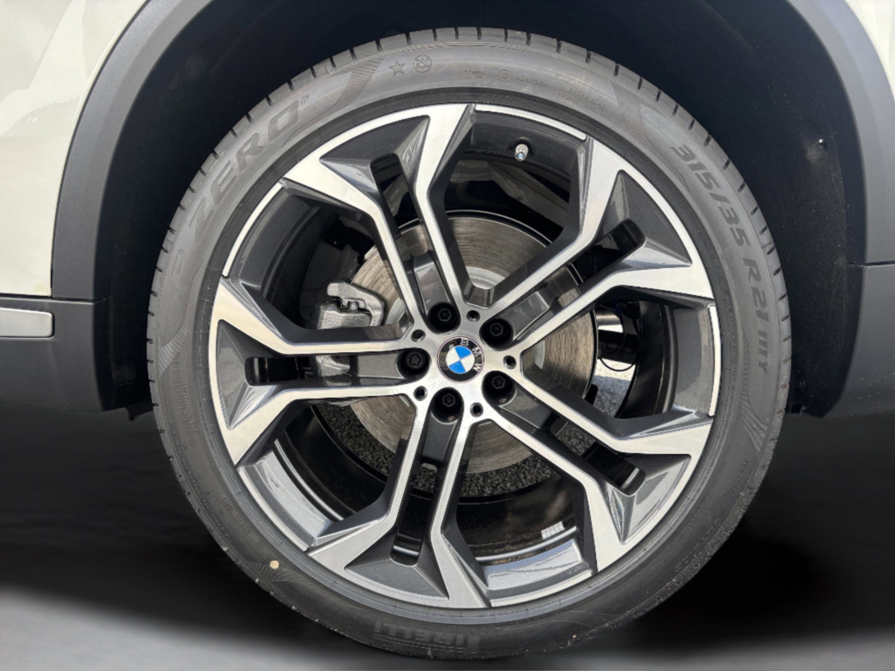 Used 2026 BMW X5 xDrive40i w/ Climate Comfort Package AWD/4WD image 35