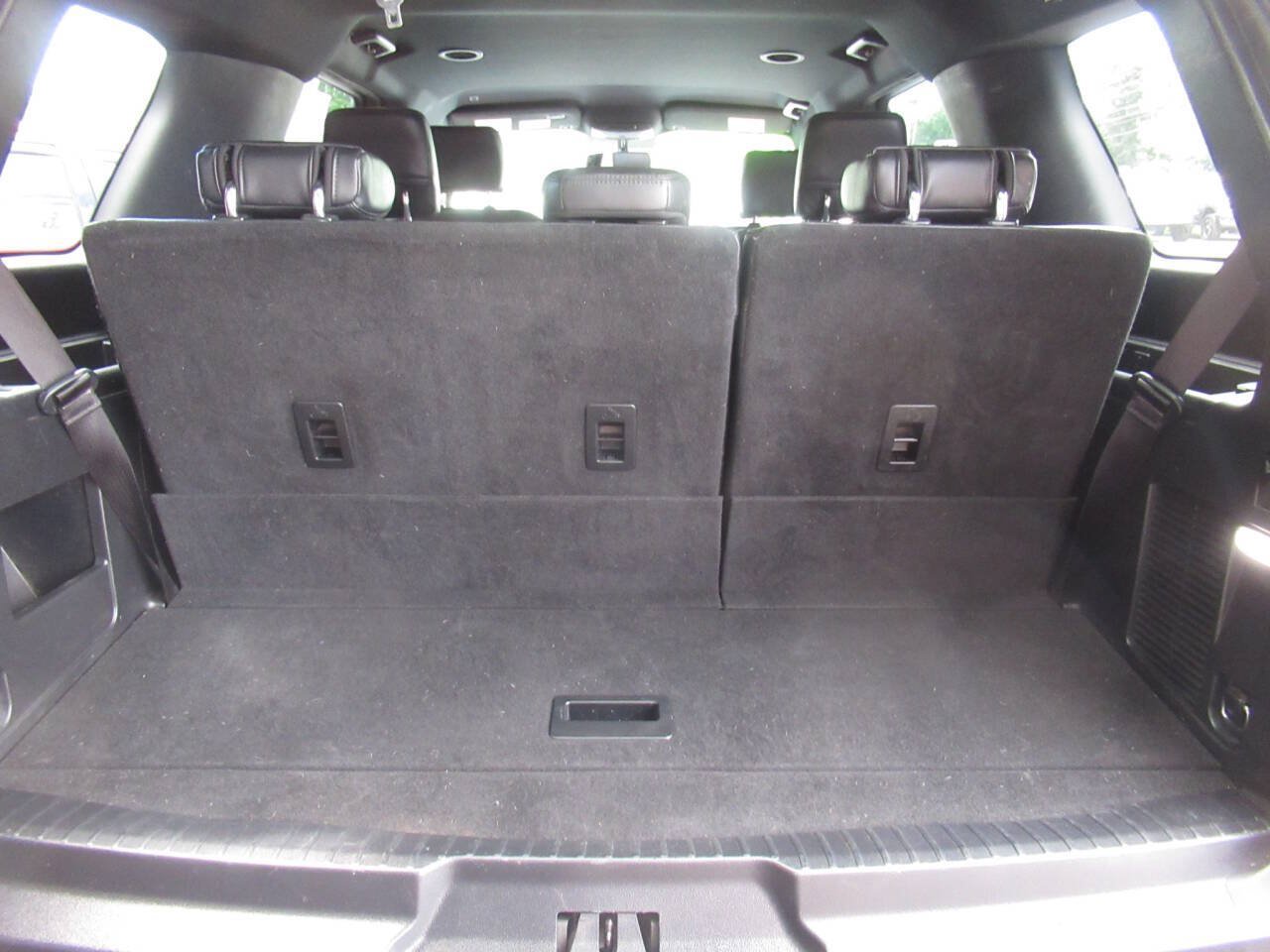 Used 2019 Ford Expedition XLT w/ Equipment Group 202A AWD/4WD image 12