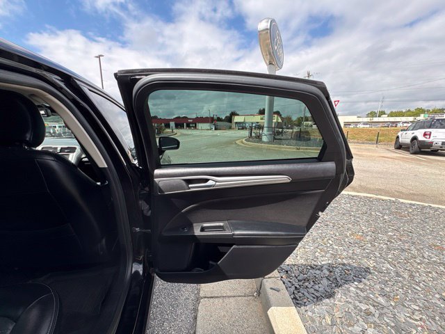 Used 2019 Ford Fusion SE FWD image 23