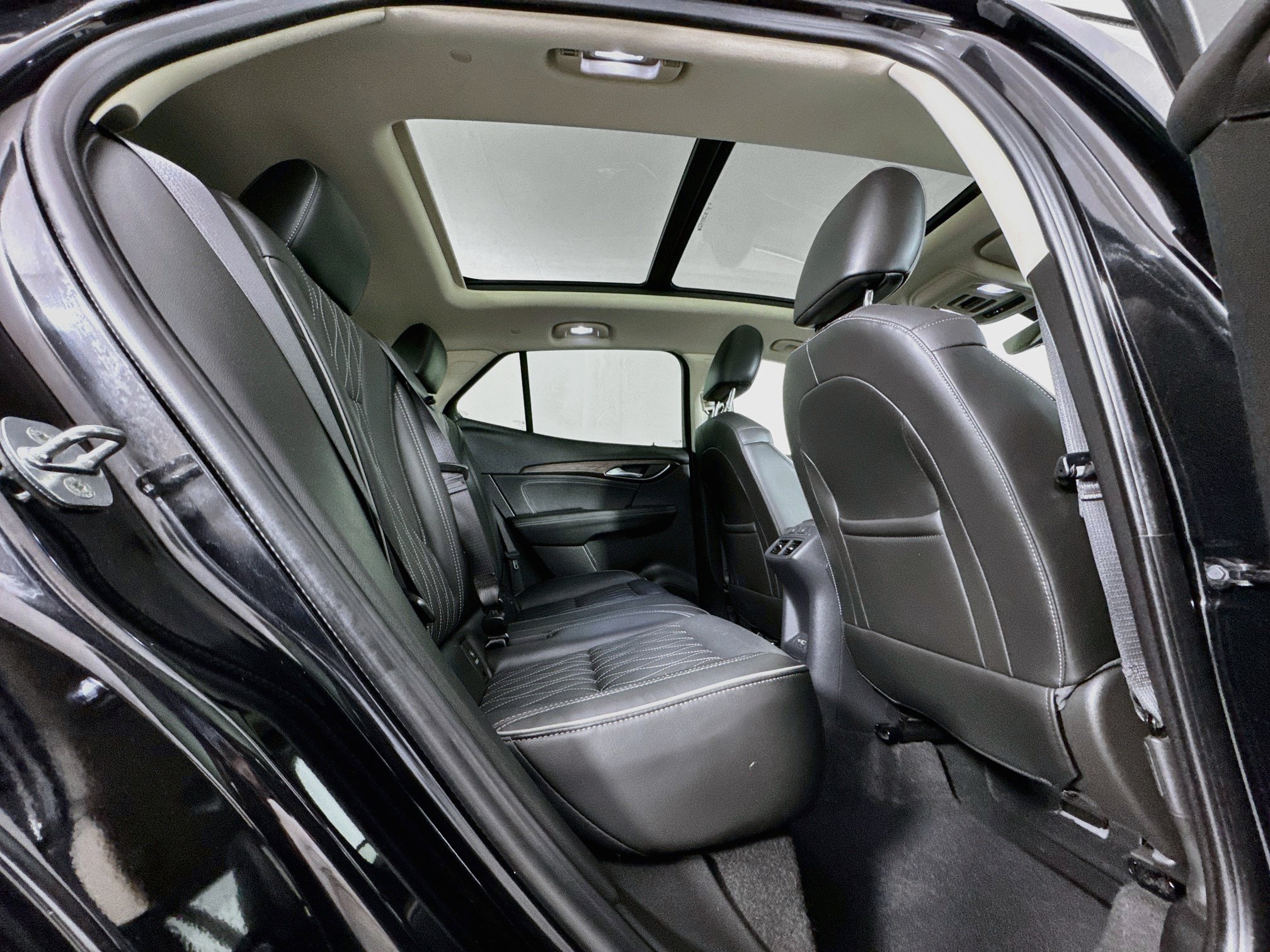 Used 2022 Buick Envision Avenir w/ Technology Package II AWD/4WD image 30