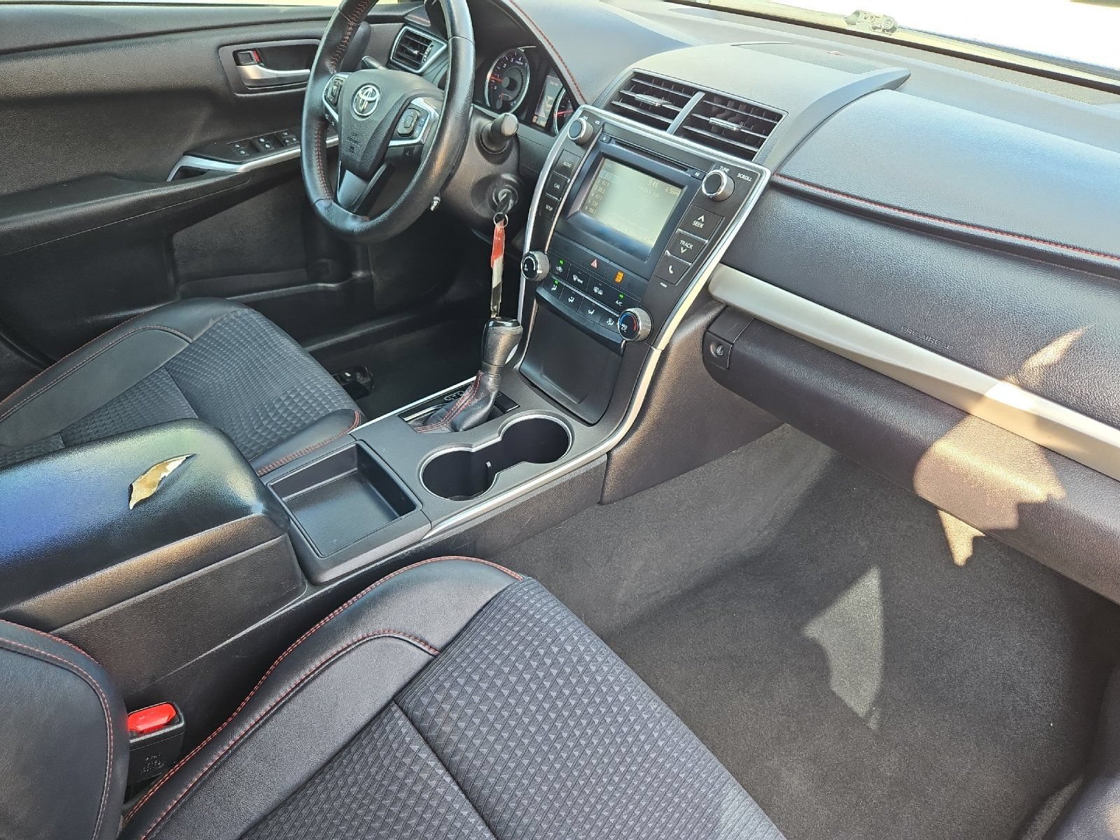 Used 2015 Toyota Camry SE FWD image 14