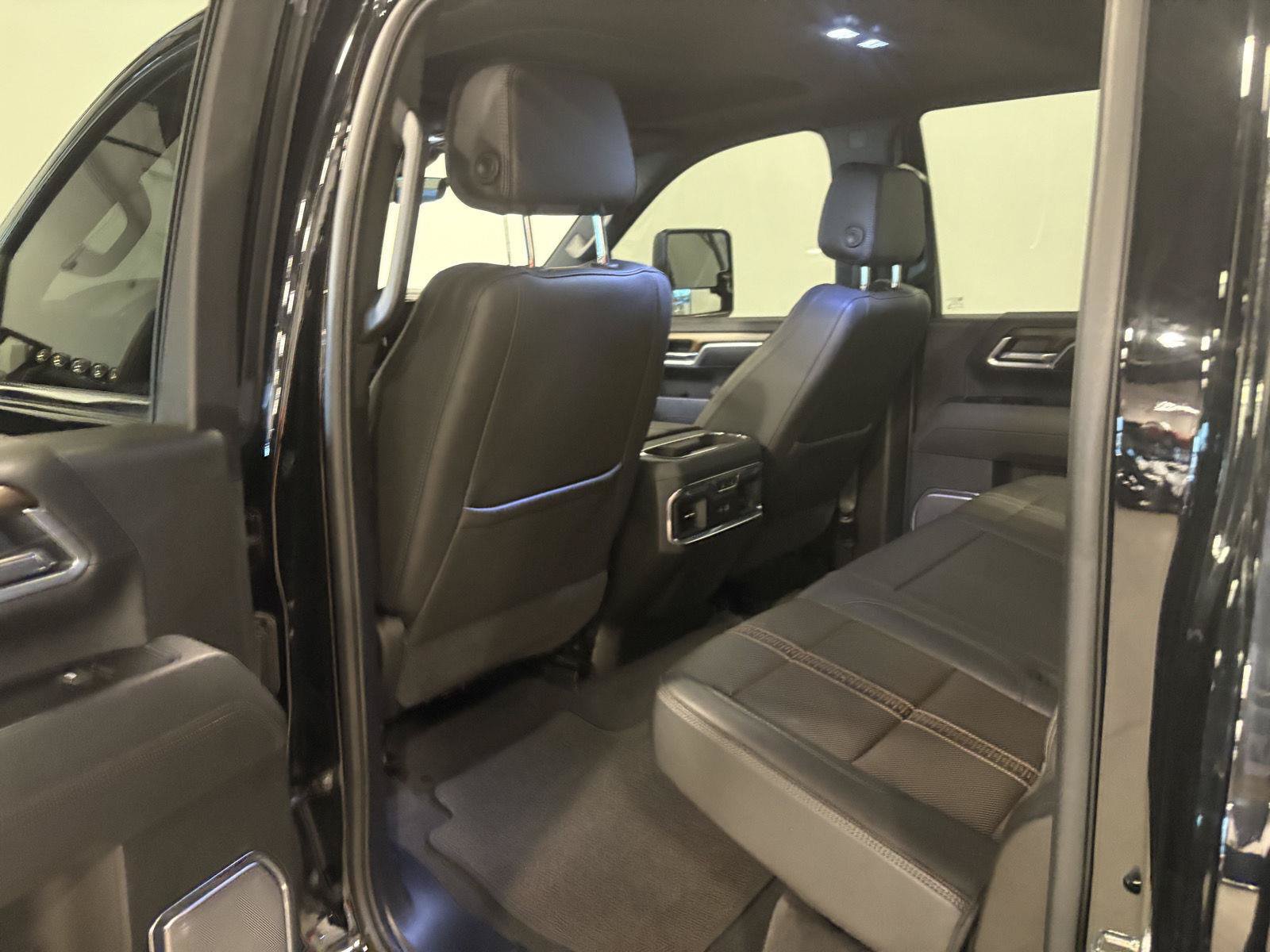 Used 2025 Chevrolet Silverado 2500 High Country w/ High Country Premium Package AWD/4WD image 36