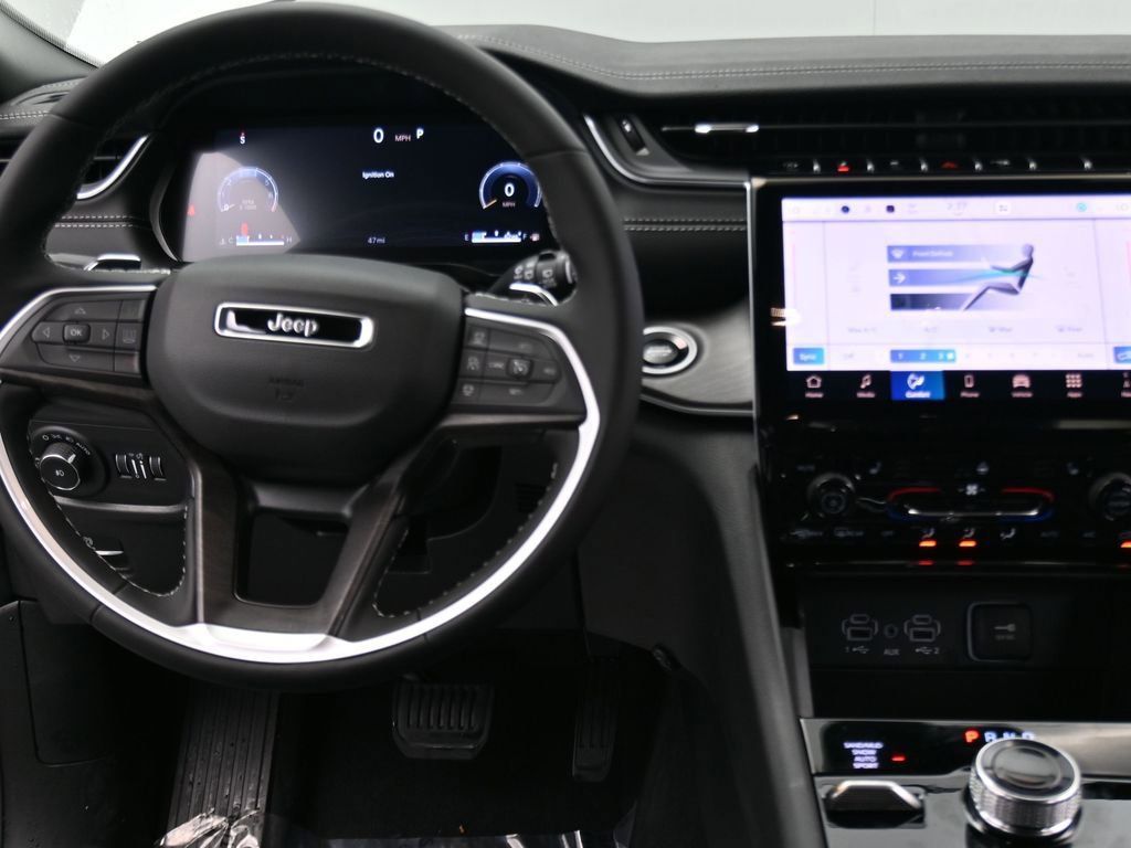 New 2025 Jeep Grand Cherokee Limited w/ Black Appearance Package image 32