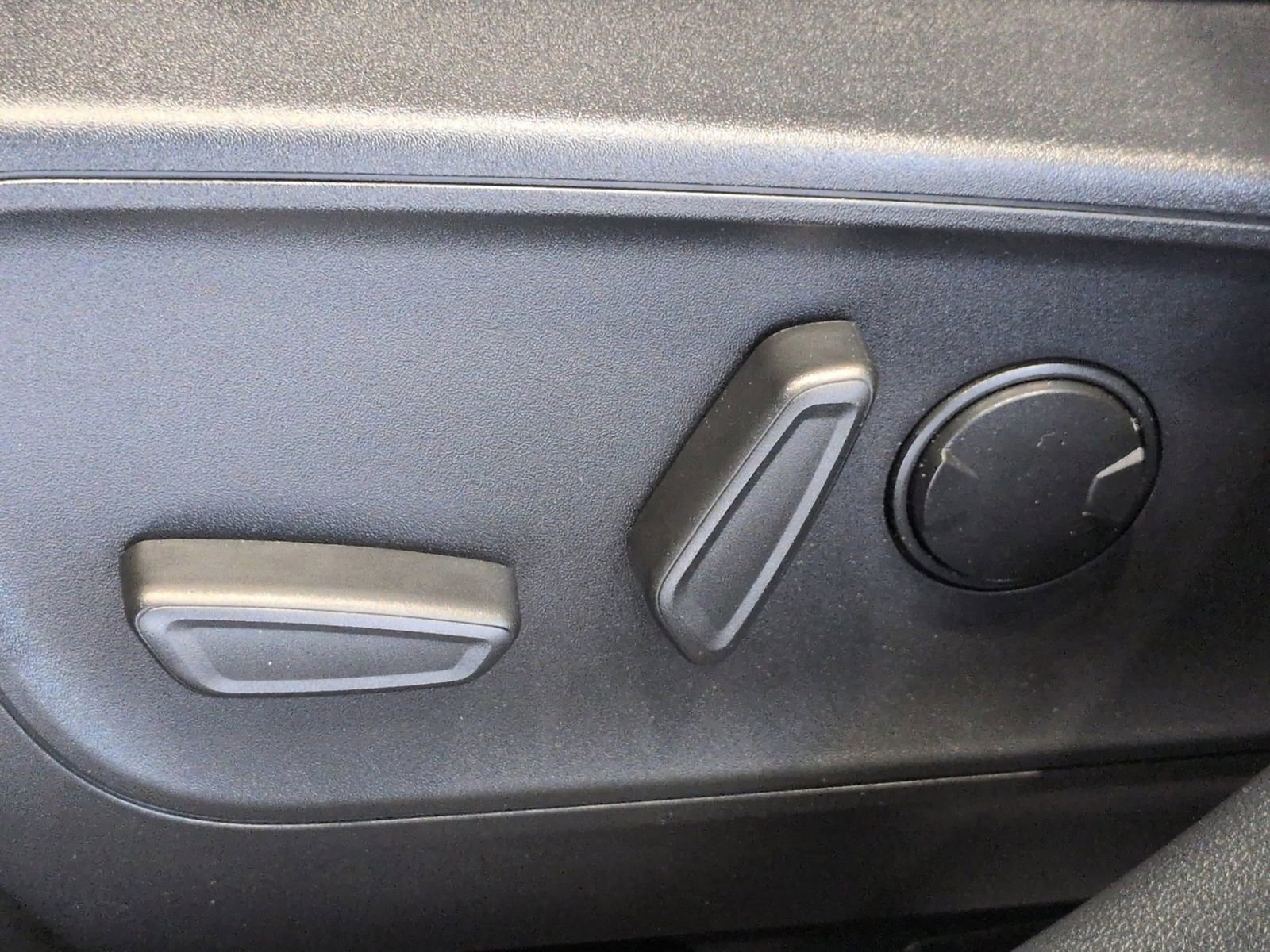 Certified 2025 Ford Escape SE FWD image 20