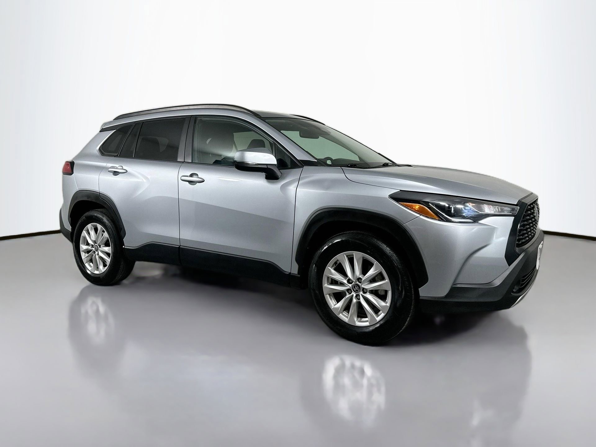 Used 2024 Toyota Corolla Cross LE image 4